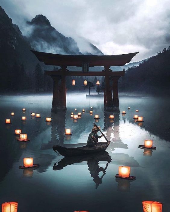 Arco chino en un lago.